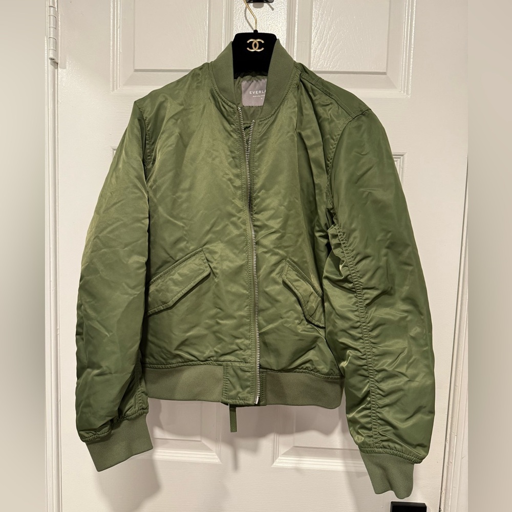 Everlane cropped vintage fit bomber jacket angled pockets Army Green Sz M EUC